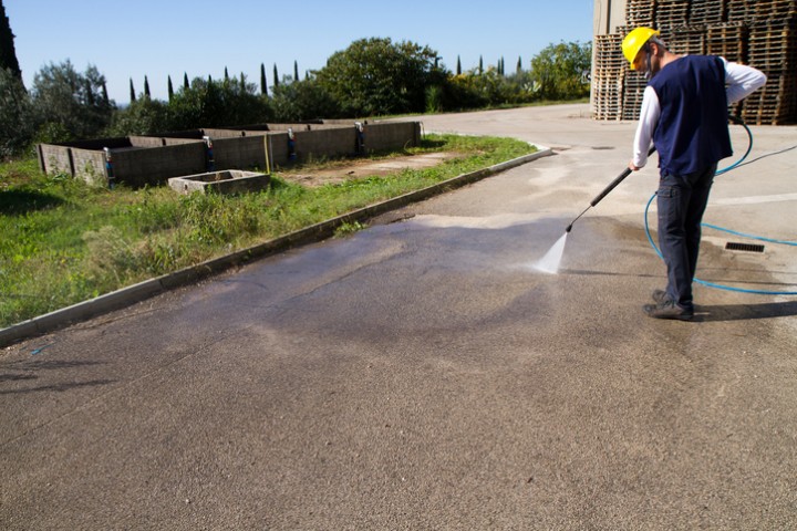 Concrete Cleaning by Reubo's Wash LLC